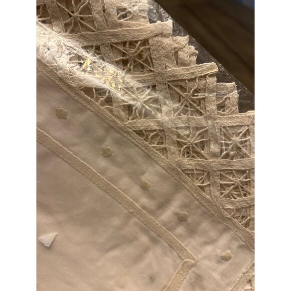 Orem Handmade Lace Table Runner Trellis Design 16x63" Cream 100% Cotton - Picture 4 of 5